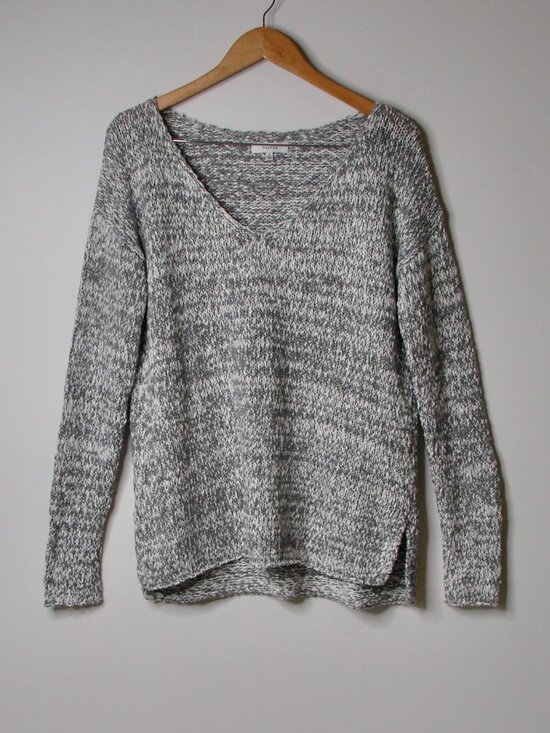 Aritzia Sweaters - Aritzia Talula V-Neck Sweater Gray White Marled Pullover Loose Relax Fit Medium
